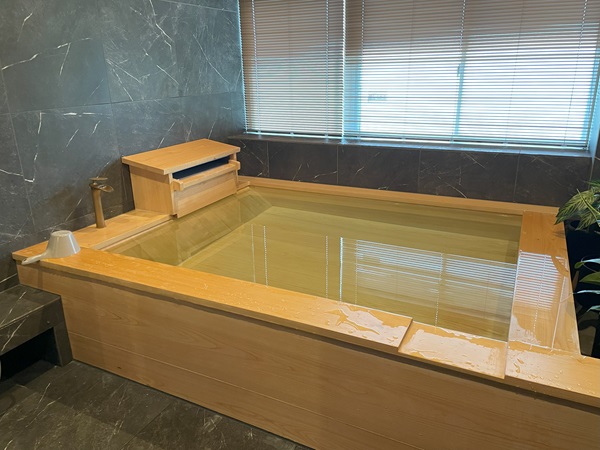 家族風呂　檜風呂